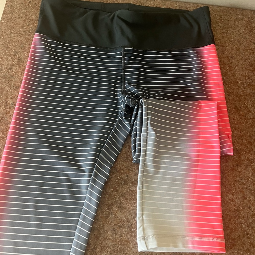 Gap gfast ombre stripe crop capri leggings. Size M